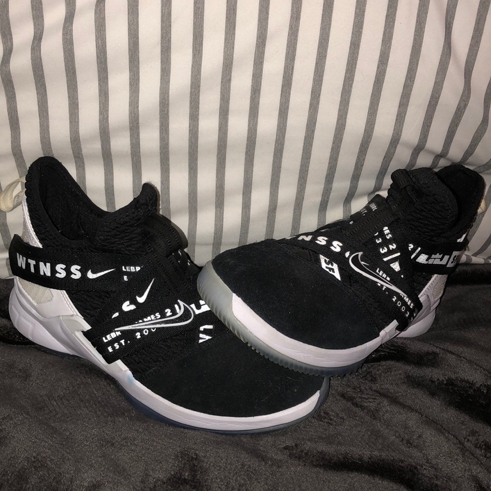 Nike Boys/ Women LeBron James Soldier XII